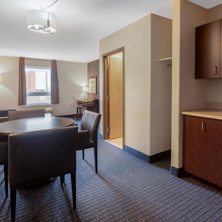 Super 8 By Wyndham Lachenaie/Terrebonne Luaran gambar