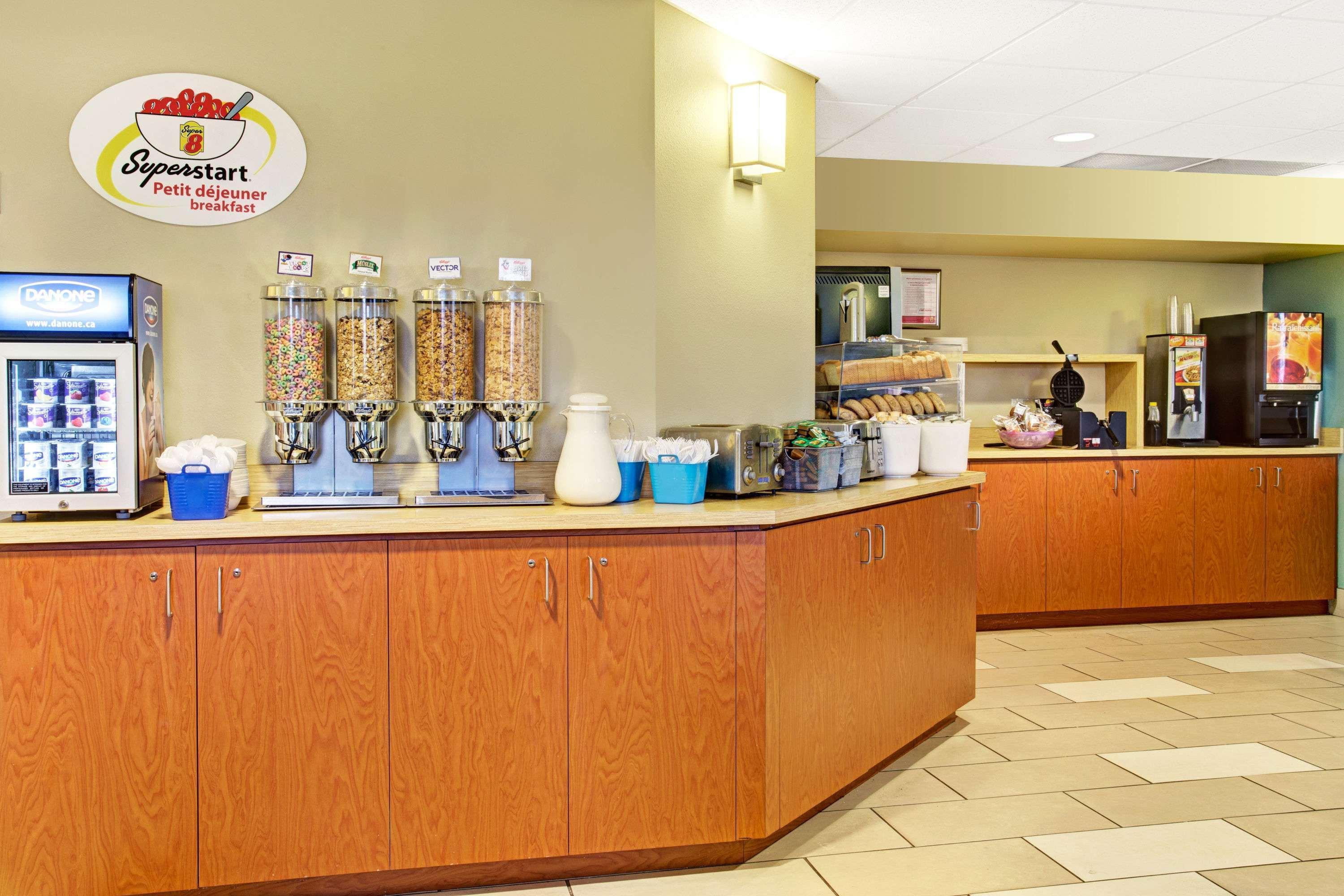 Super 8 By Wyndham Lachenaie/Terrebonne Luaran gambar