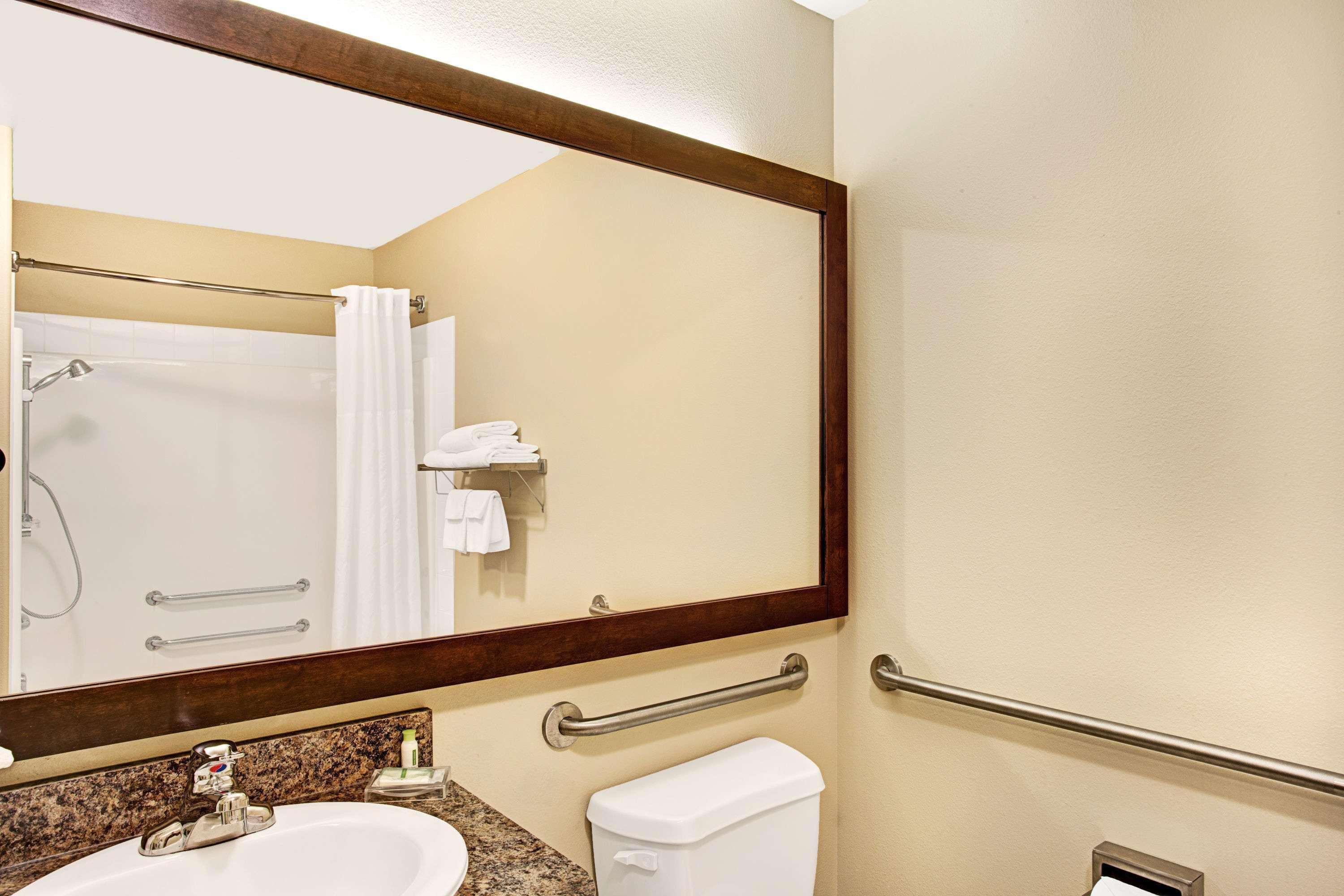 Super 8 By Wyndham Lachenaie/Terrebonne Luaran gambar