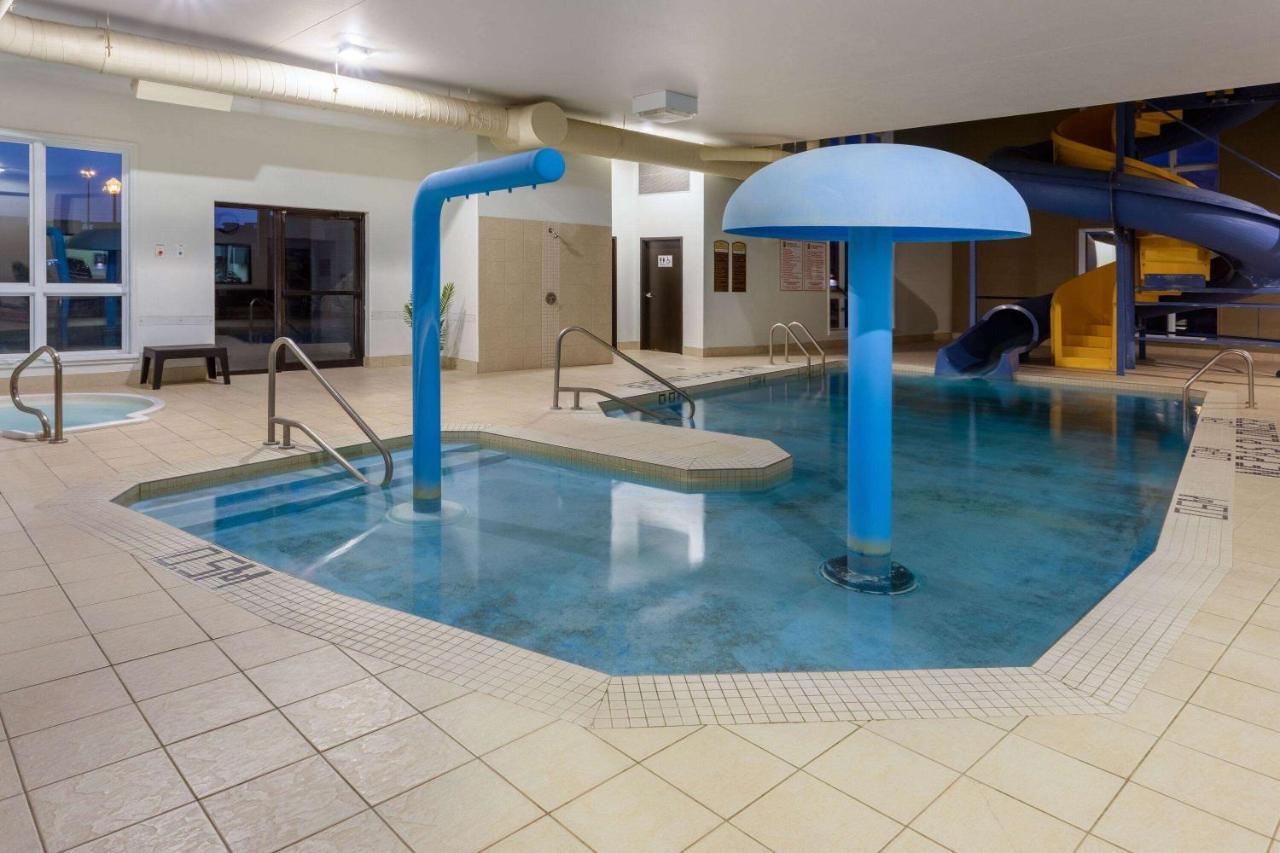 Super 8 By Wyndham Lachenaie/Terrebonne Luaran gambar
