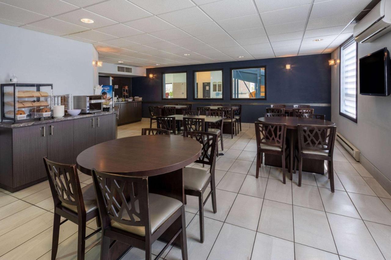 Super 8 By Wyndham Lachenaie/Terrebonne Luaran gambar