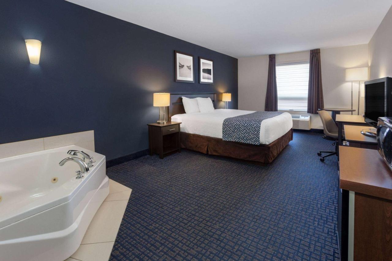 Super 8 By Wyndham Lachenaie/Terrebonne Luaran gambar