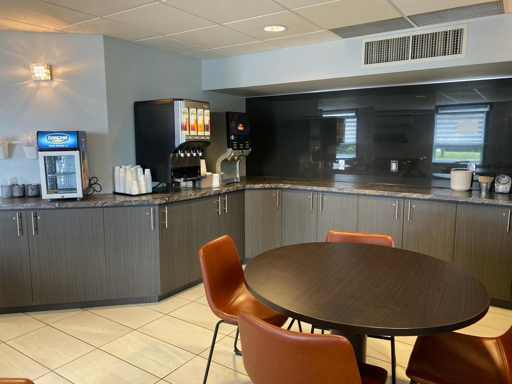 Super 8 By Wyndham Lachenaie/Terrebonne Luaran gambar
