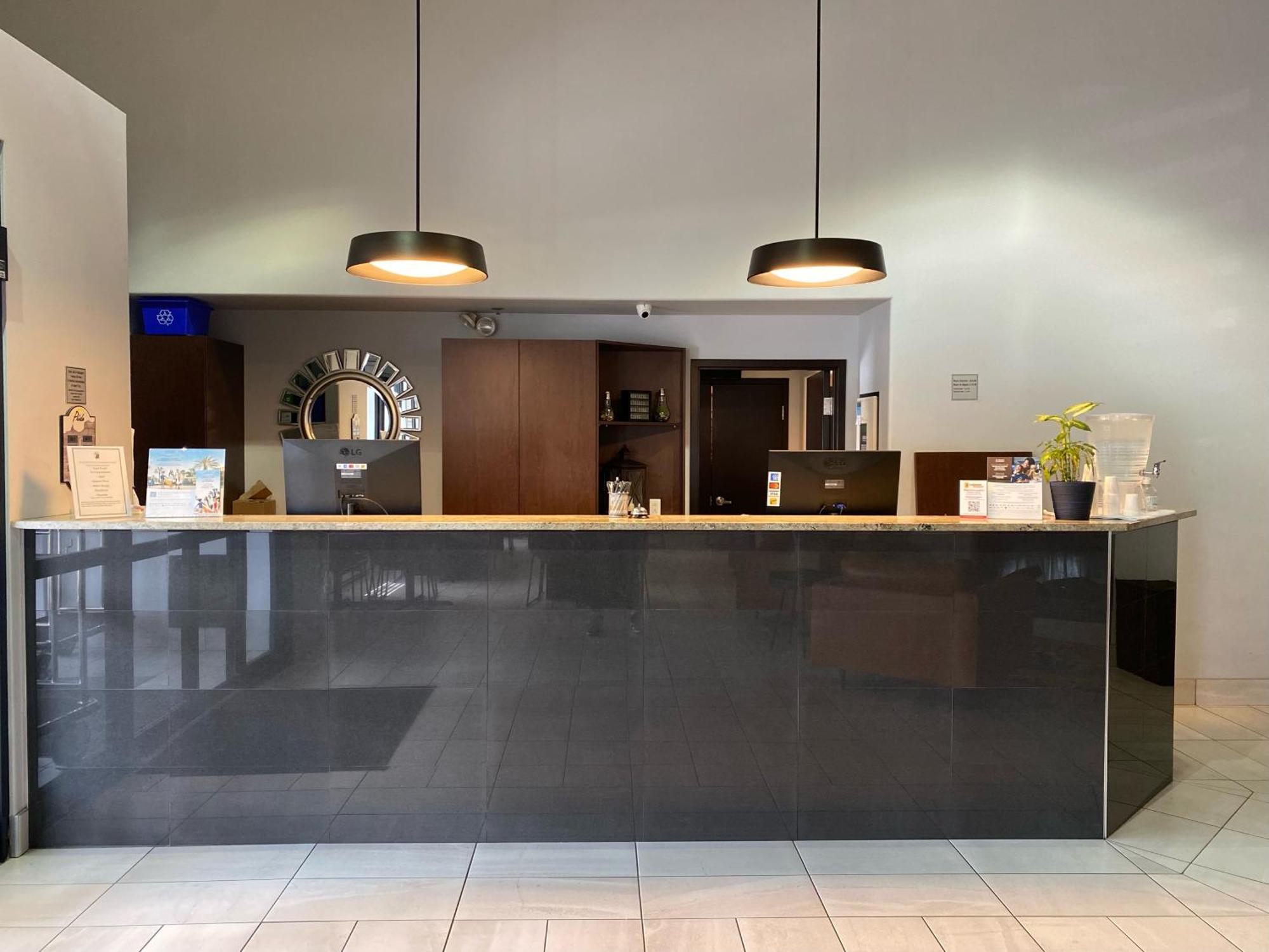 Super 8 By Wyndham Lachenaie/Terrebonne Luaran gambar
