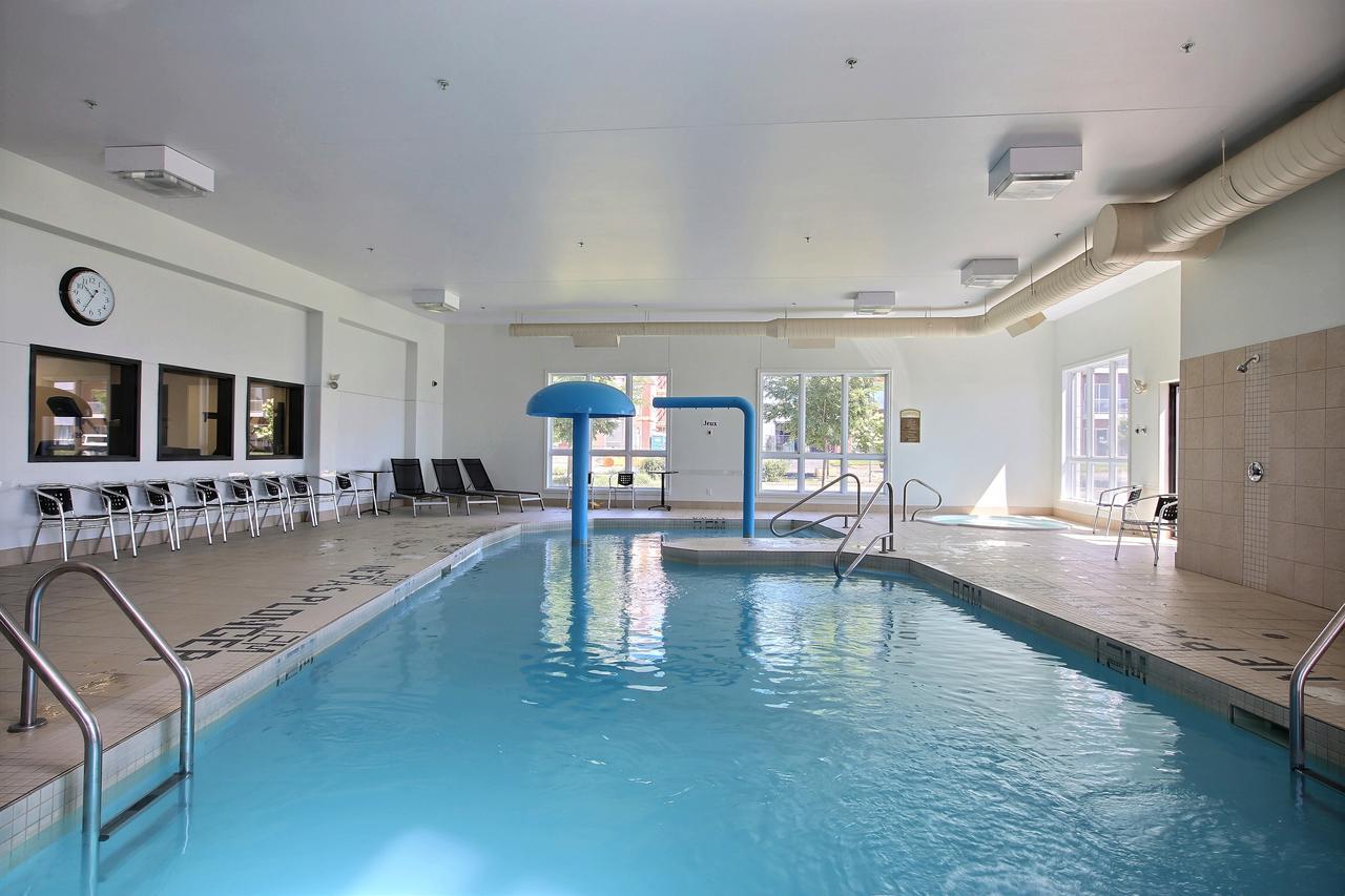 Super 8 By Wyndham Lachenaie/Terrebonne Luaran gambar